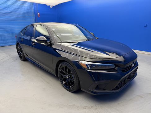 Used 2023 Honda Civic Sport image 2