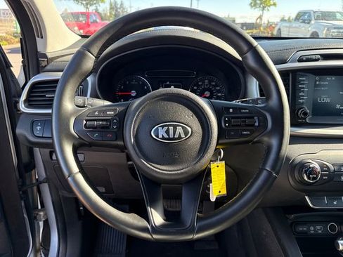 Used 2017 Kia Sorento AWD w/ LX Convenience Package image 23