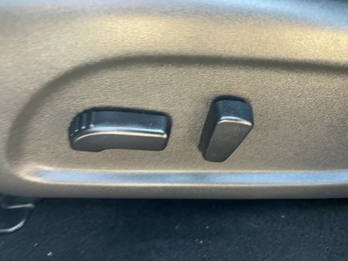 Used 2019 Nissan Pathfinder SV image 16