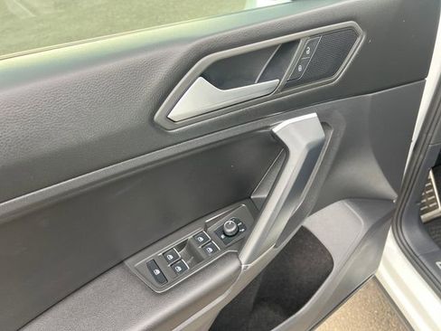 Used 2020 Volkswagen Tiguan SE R-Line image 33