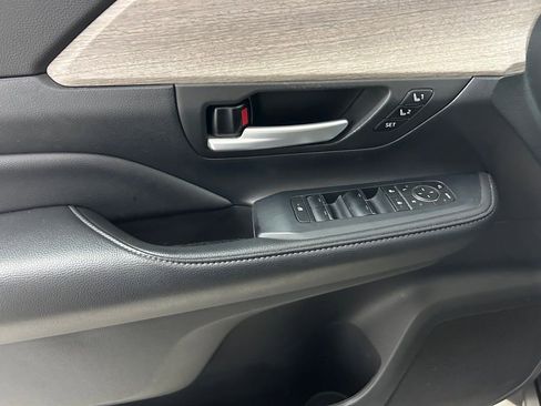 Used 2024 Toyota Grand Highlander Platinum AWD/4WD image 17