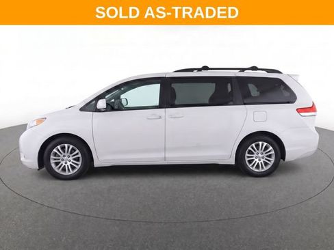 Used 2012 Toyota Sienna XLE w/ Entertainment Pkg FWD image 11