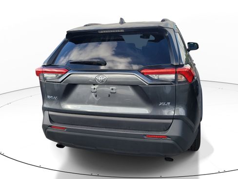 Used 2020 Toyota RAV4 XLE w/ Convenience Package FWD image 6
