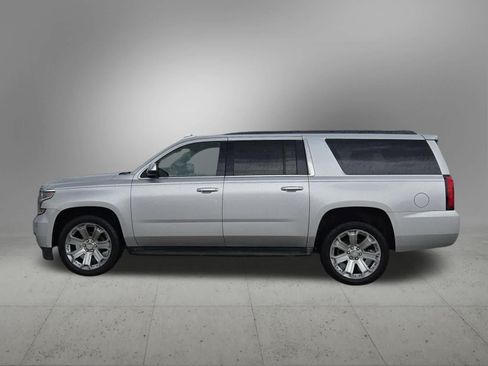 Used 2016 Chevrolet Suburban LT RWD image 3