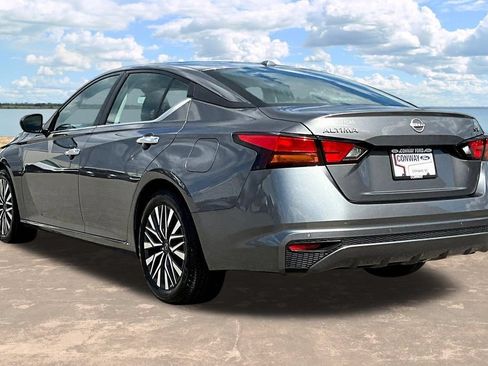 Used 2024 Nissan Altima 2.5 SV FWD image 5