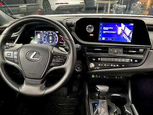 Used 2025 Lexus ES 300h w/ Premium Package FWD image 15