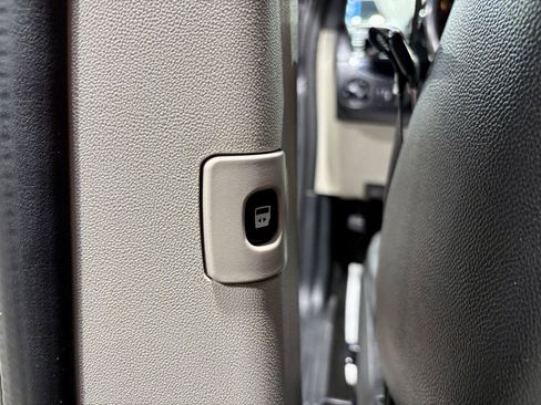 Used 2019 Dodge Grand Caravan SXT w/ Mopar Premium Addition Group image 21