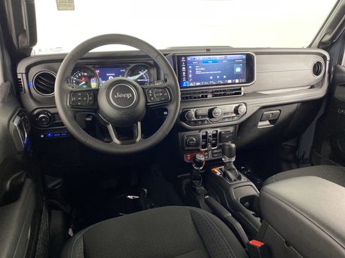 Used 2025 Jeep Wrangler Unlimited Rubicon 4xe AWD/4WD image 16