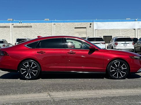 Used 2023 Honda Accord Touring image 9
