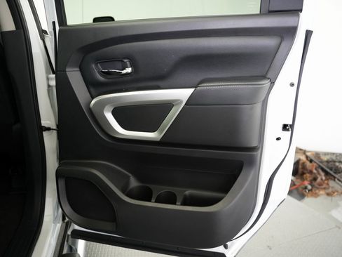 Used 2019 Nissan Titan PRO-4X image 40