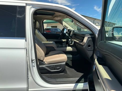 Used 2024 Ford Expedition Limited AWD/4WD image 29