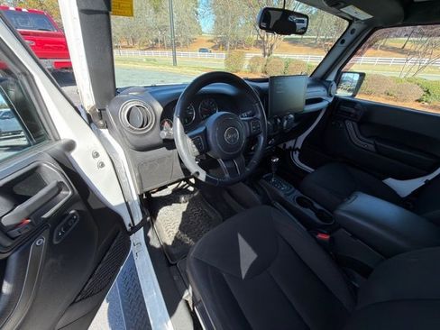Used 2018 Jeep Wrangler Sport image 7
