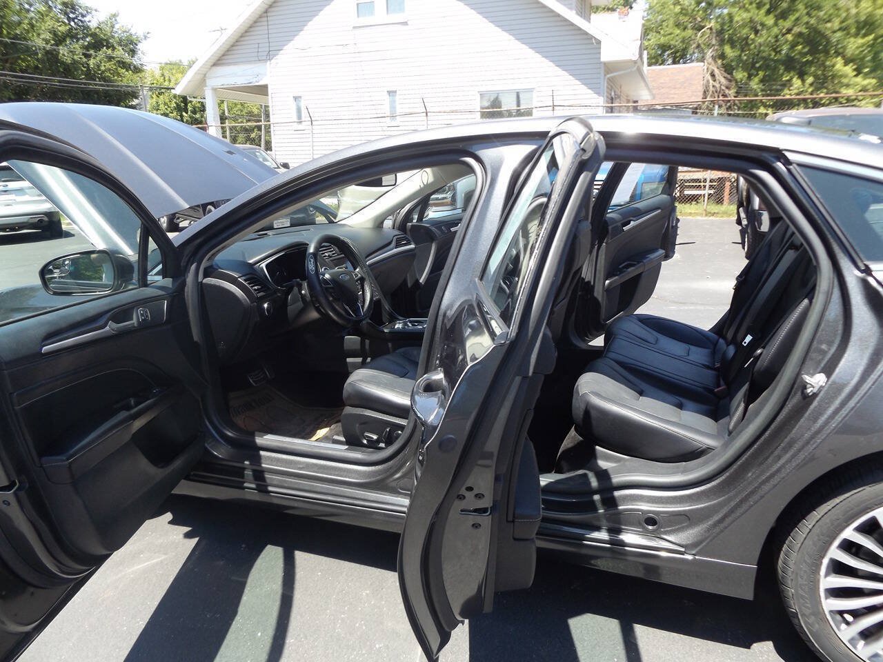 Used 2018 Ford Fusion Titanium AWD/4WD image 12