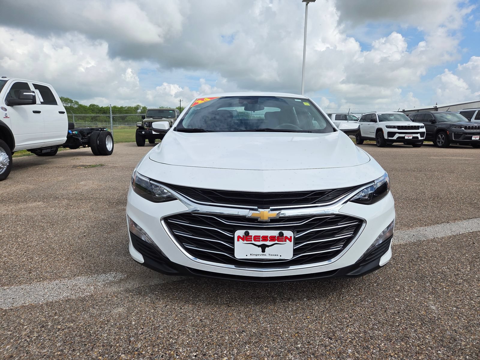Used 2024 Chevrolet Malibu LT FWD image 2