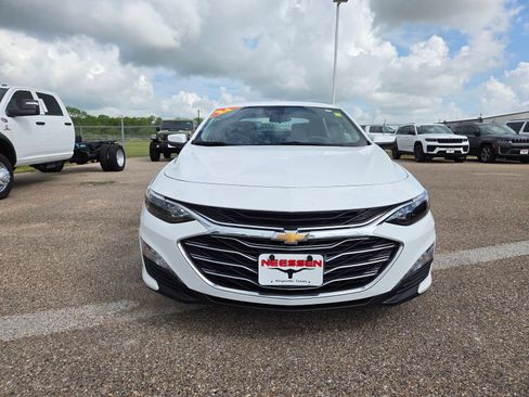 Used 2024 Chevrolet Malibu LT FWD image 2