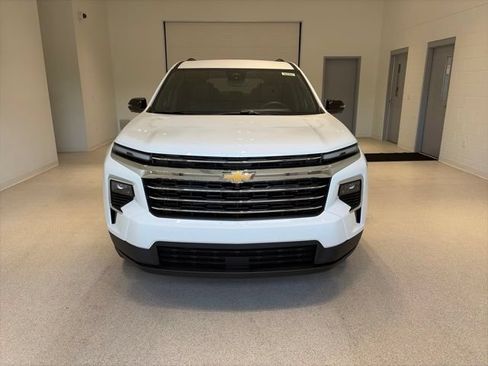 New 2027 Chevrolet Traverse LT w/ Driver Confidence Package FWD image 2