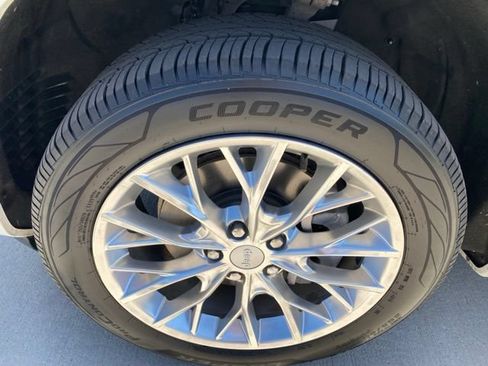 Used 2021 Jeep Grand Cherokee L Summit w/ Luxury Tech Group V AWD/4WD image 31