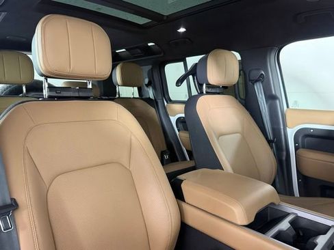 Certified 2025 Land Rover Defender 110 V8 AWD/4WD image 32