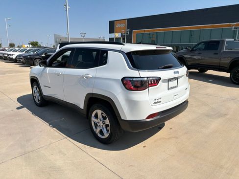 Used 2024 Jeep Compass Latitude AWD/4WD image 3