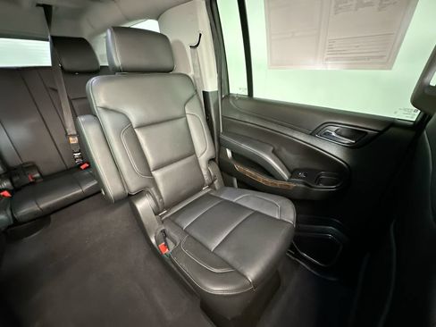 Used 2019 Chevrolet Suburban LT w/ Luxury Package AWD/4WD image 14