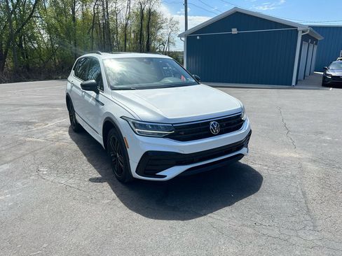 Used 2022 Volkswagen Tiguan SE R-Line AWD/4WD image 3