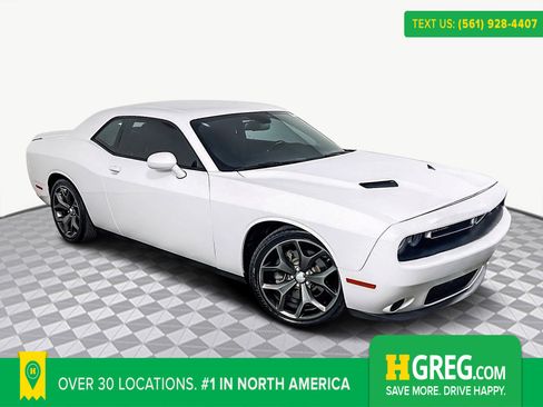 Used 2016 Dodge Challenger SXT image 1