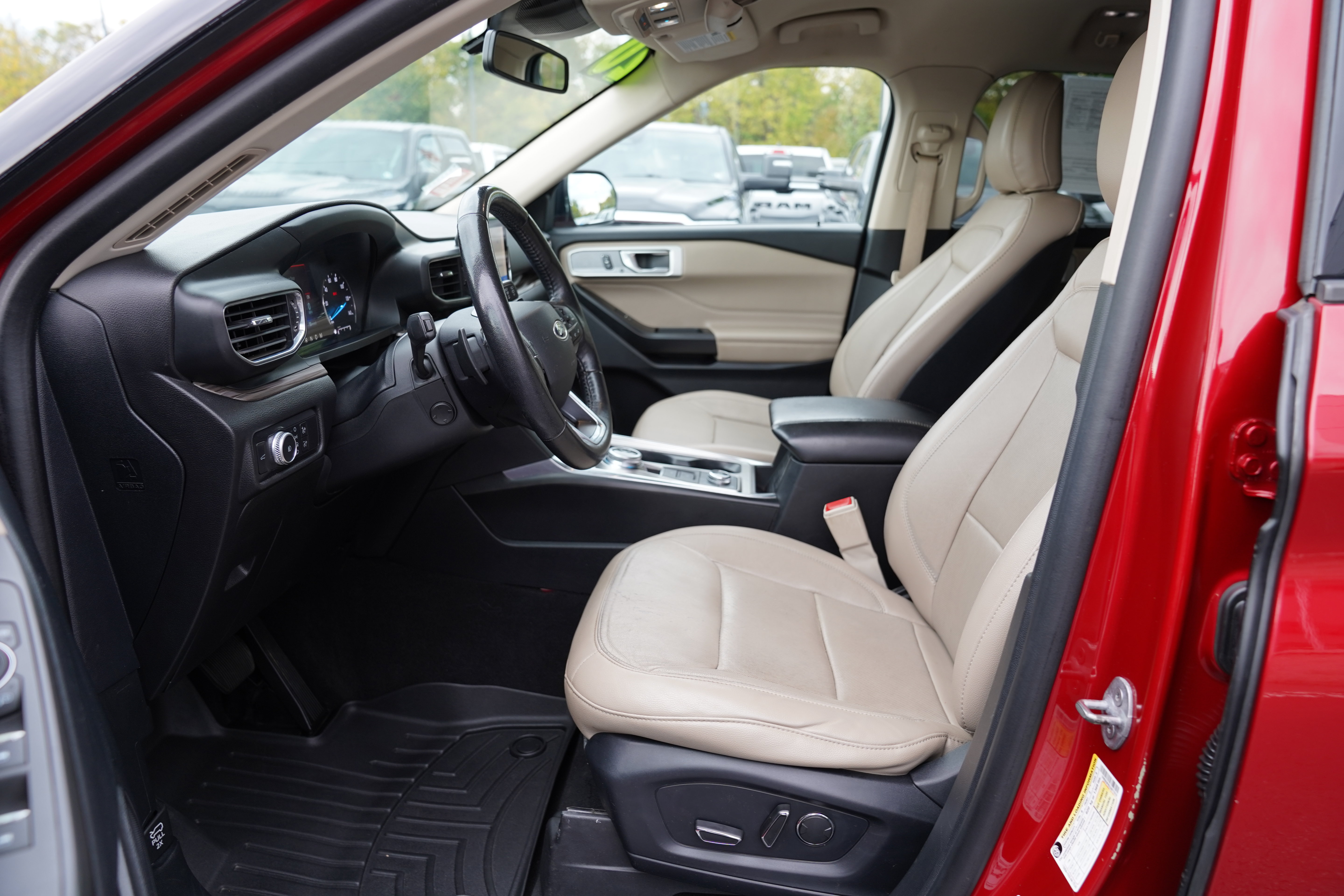 Used 2020 Ford Explorer Limited AWD/4WD image 4