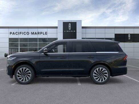 New 2026 Lincoln Navigator Black Label AWD/4WD image 3
