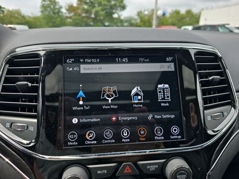 Used 2021 Jeep Grand Cherokee Limited w/ Sun & Sound Group AWD/4WD image 39
