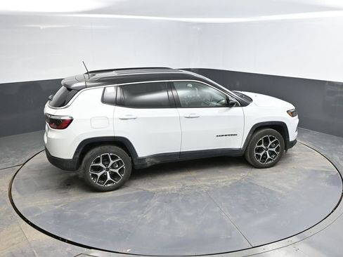 Used 2025 Jeep Compass Limited image 18