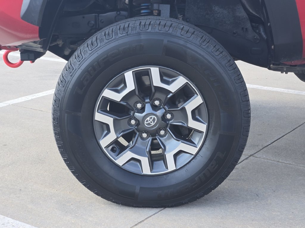Used 2022 Toyota Tacoma TRD Off-Road AWD/4WD image 10