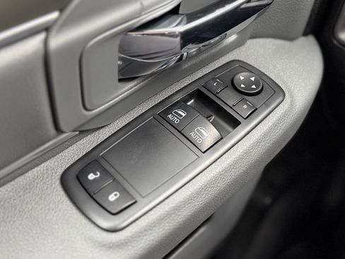 Used 2018 RAM 3500 Tradesman w/ Chrome Appearance Group image 19