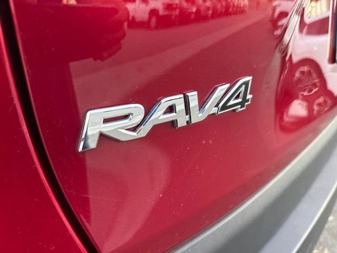 Used 2025 Toyota RAV4 XLE FWD image 29