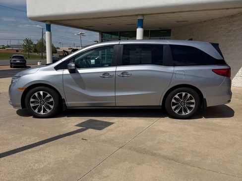 Used 2023 Honda Odyssey EX-L image 2