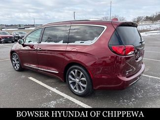 Used 2017 Chrysler Pacifica Limited video 3