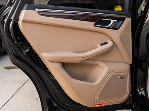 Certified 2026 Porsche Macan S AWD/4WD image 31