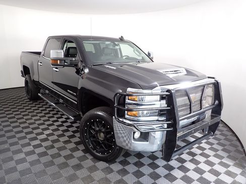Used 2019 Chevrolet Silverado 2500 LTZ w/ Duramax Plus Package AWD/4WD image 10