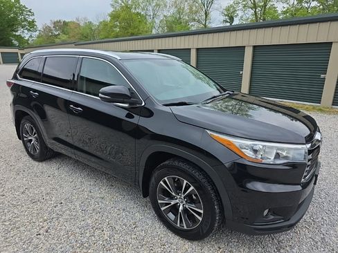 Used 2016 Toyota Highlander XLE AWD/4WD image 9