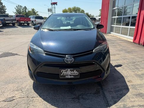 Used 2018 Toyota Corolla LE w/ Carpet Mat Package (TMS) FWD image 3