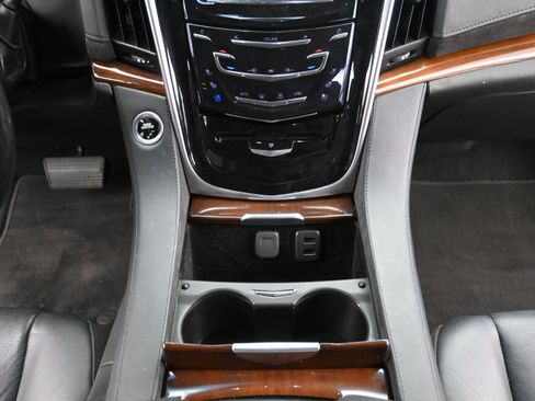 Used 2019 Cadillac Escalade Premium Luxury AWD/4WD image 19