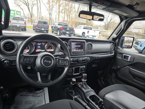 Used 2023 Jeep Gladiator Sport image 15