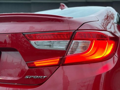 Used 2018 Honda Accord Sport image 12