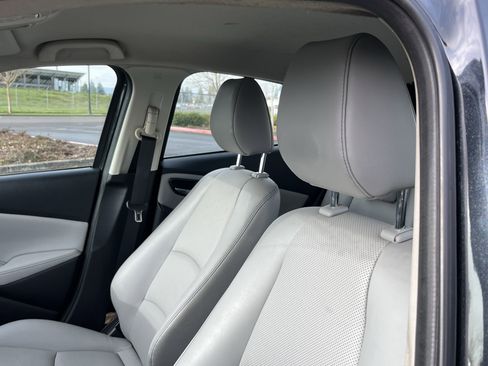 Used 2020 Toyota Yaris XLE image 15