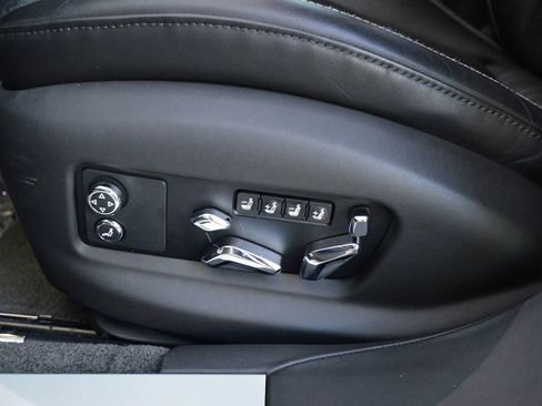 Used 2022 Bentley Flying Spur V8 image 29