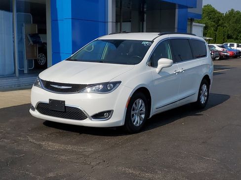 Used 2017 Chrysler Pacifica Touring-L image 31