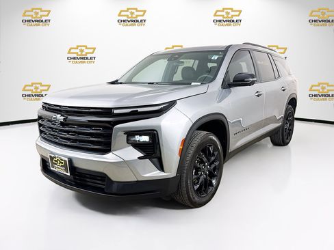 Used 2024 Chevrolet Traverse LT w/ Midnight/Sport Edition image 3