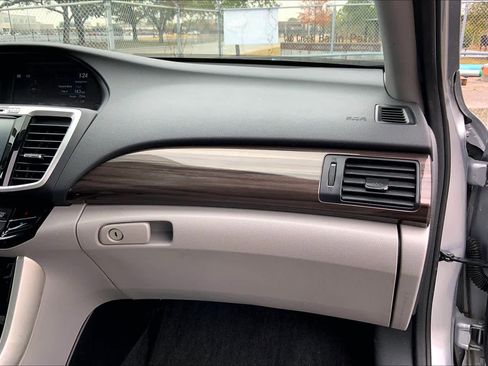 Used 2017 Honda Accord EX-L image 18