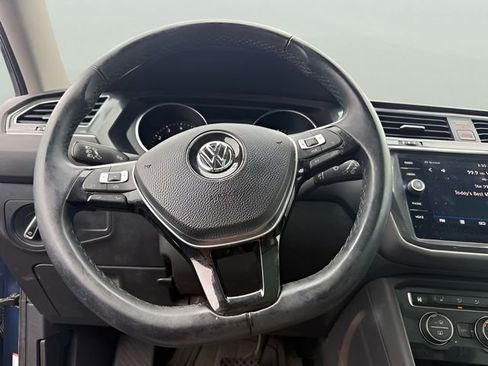 Used 2019 Volkswagen Tiguan SE w/ Panoramic Sunroof Package image 17