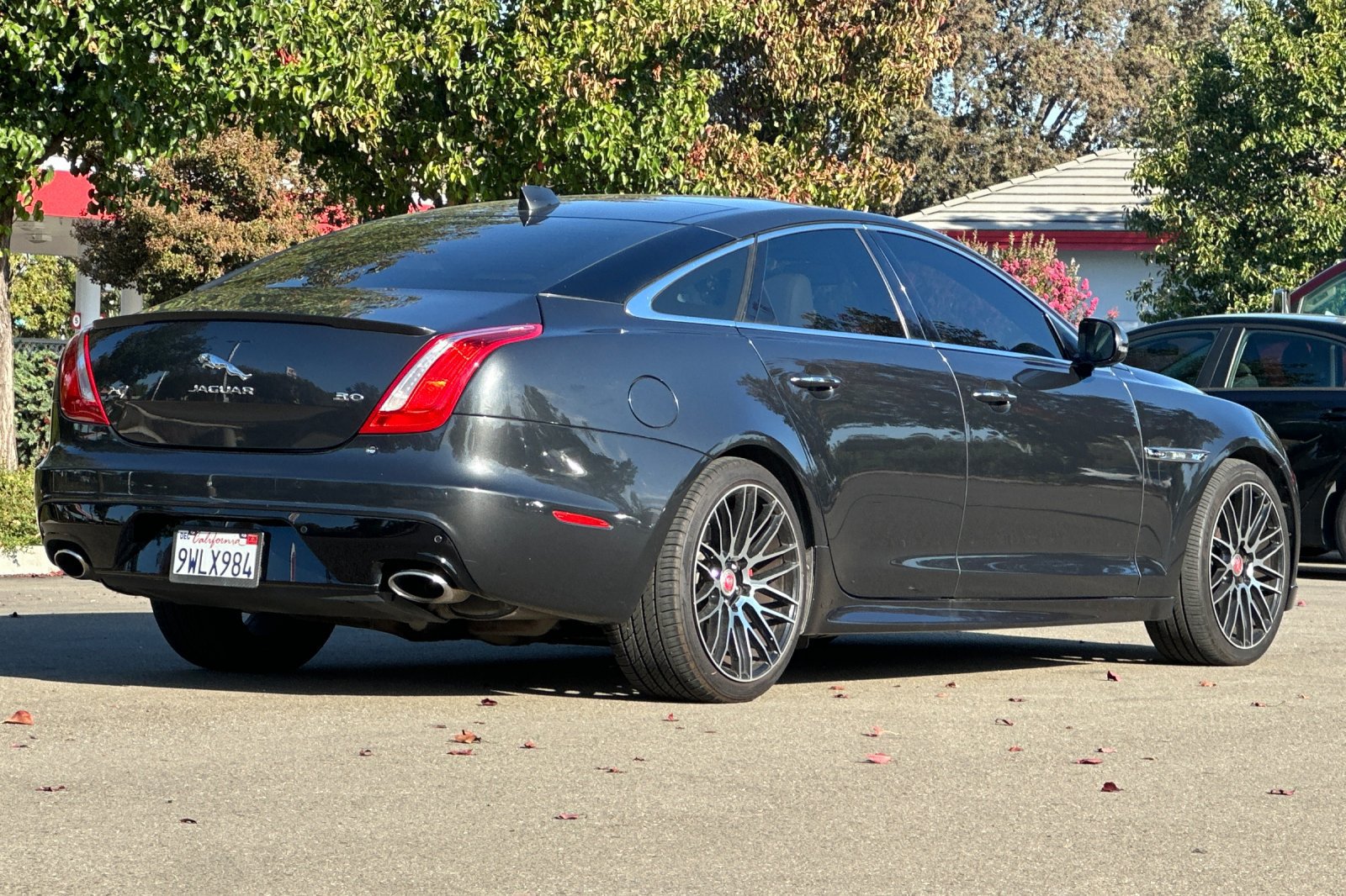 Used 2016 Jaguar XJ R-Sport RWD image 4