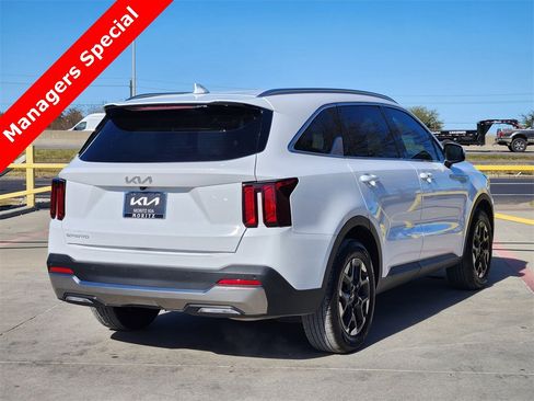 New 2025 Kia Sorento S image 4